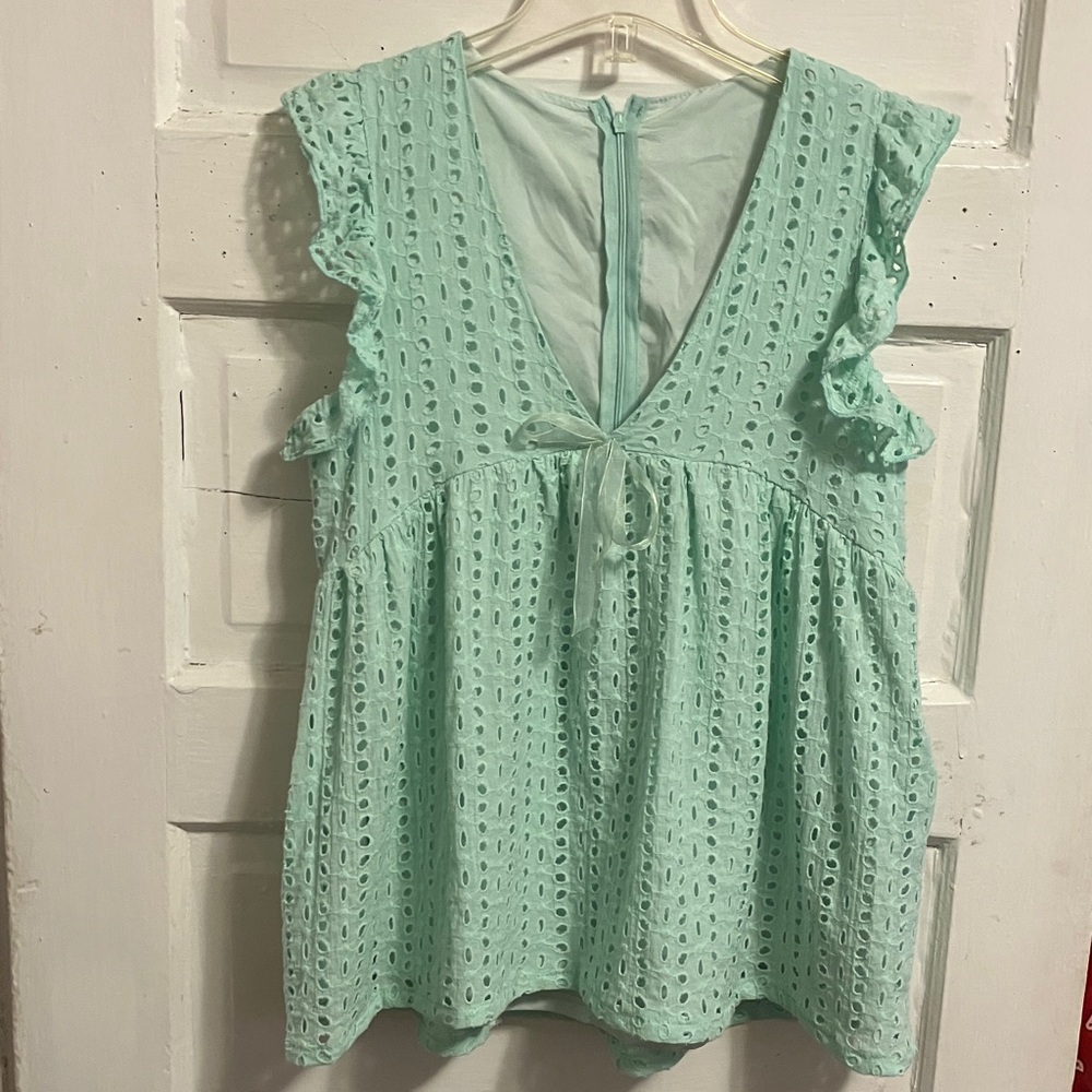 So so sweet n fun. Mint green 100% cotton eyelet top with zip back. Sz S-M bust